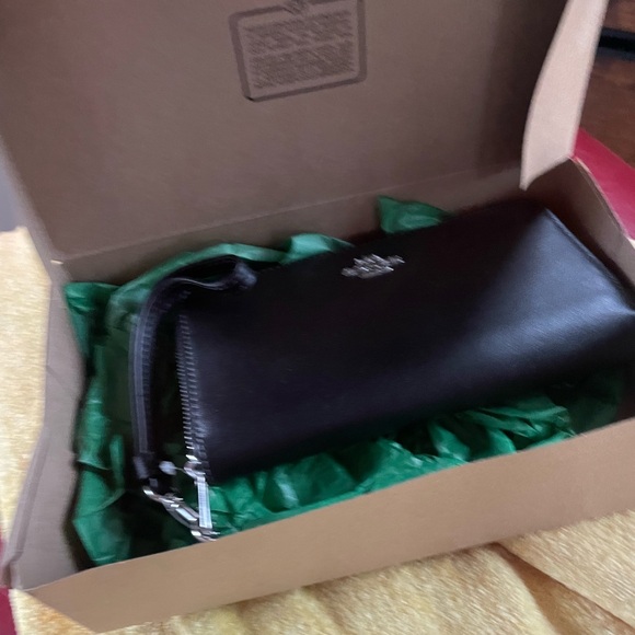 Coach Black leather Wallet Wristlet NEW w/box! - Picture 6 of 7